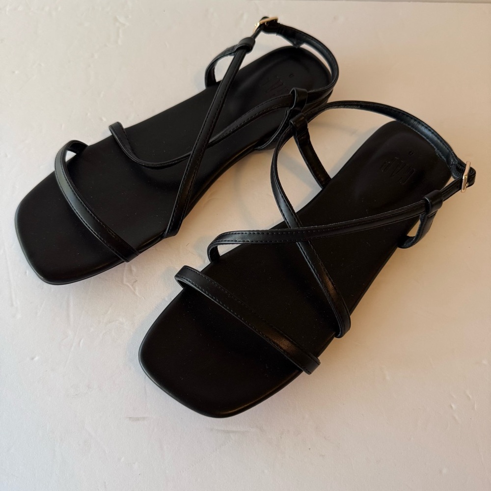 Gap Classic Black Strappy Square-Toe Sandals with Ankle Buckle Size 8